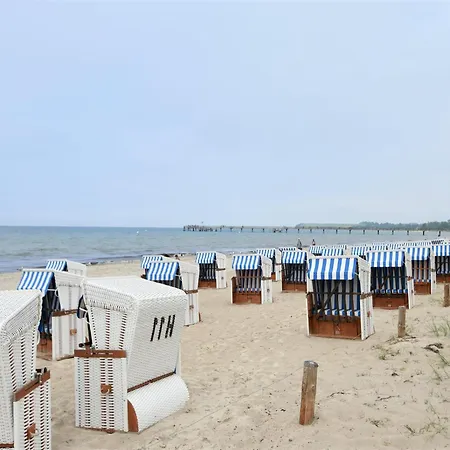 Holiday home Spacious Near Sea In
