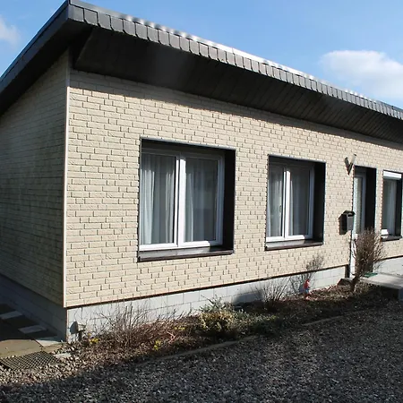 Spacious Near Sea In *