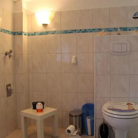 In For 5 Person Holiday home Grundshagen
